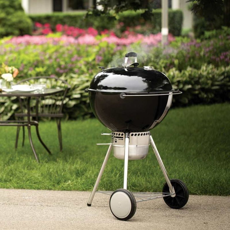 Churrasqueira-a-Carvao-Master-Touch-Weber-Preto