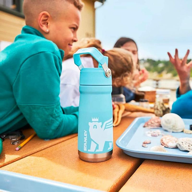 4082970055_Garrafa_Termica_Flip_Straw_Kids_Pool_500ml_Stanley_Azul_14