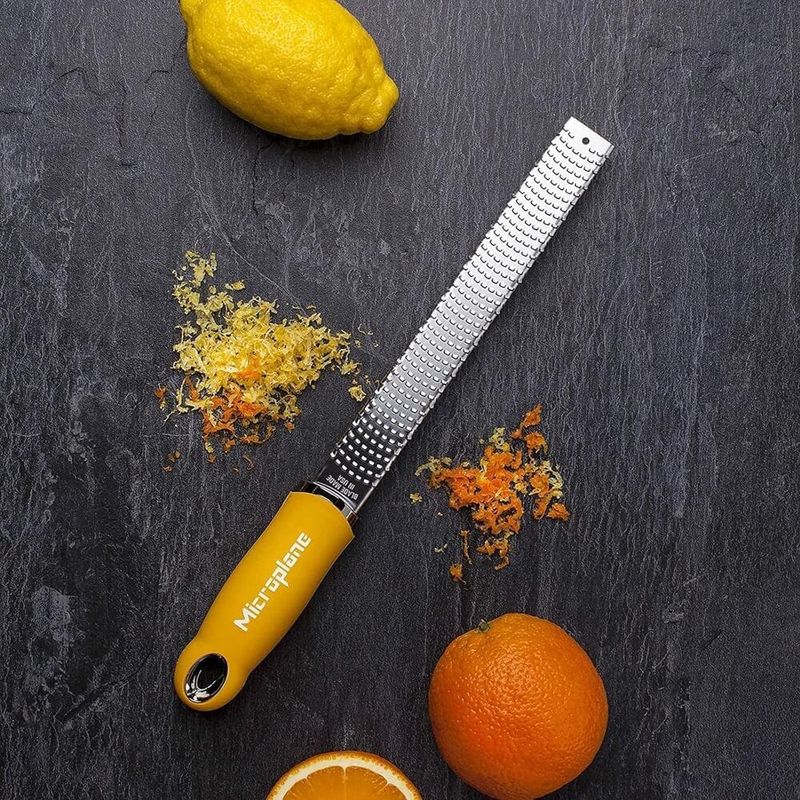 4082740041_Ralador_em_Aco_Inox_Classic_Zester_Microplane_Amarelo_12