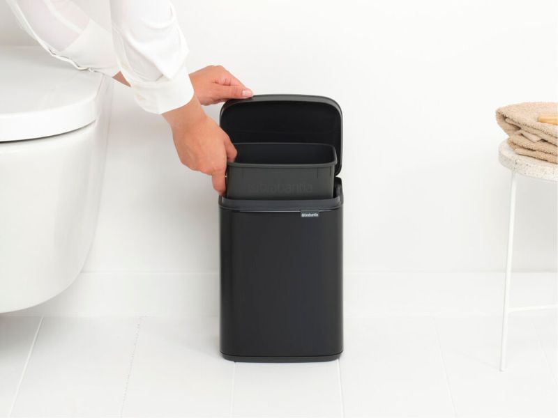 4081301216_Lixei_a_BO_Touch_Bin_em_Aco_4_Litros_Brabantia_Preta_8