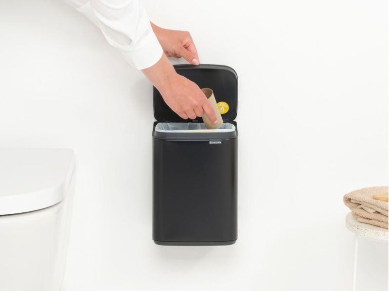 4081301216_Lixei_a_BO_Touch_Bin_em_Aco_4_Litros_Brabantia_Preta_10
