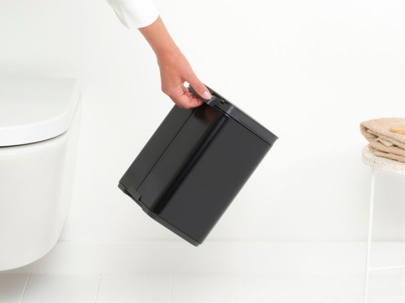 4081301216_Lixei_a_BO_Touch_Bin_em_Aco_4_Litros_Brabantia_Preta_11