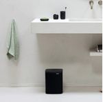 4081301218_Lixeira_BO_Touch_Bin_em_Aco_7_Litros_Brabantia_Preta_3