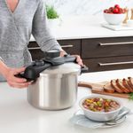 4083260001_3045384363256_Panela_de_Pressao_com_Cesto_em_Inox_Fundo_Triplo_7_Litros_Tefal_10
